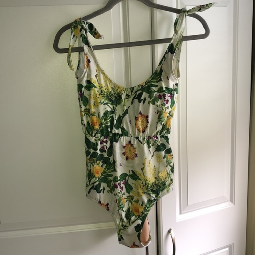 Kortniβ Jeane One Piece Swimsuit Floral Womenβs XS